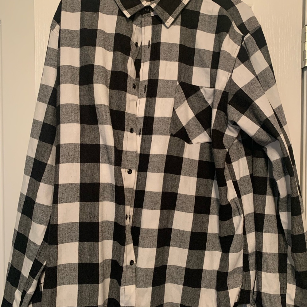 XI Peng Black and White Flannel Shirt in Size 2XL